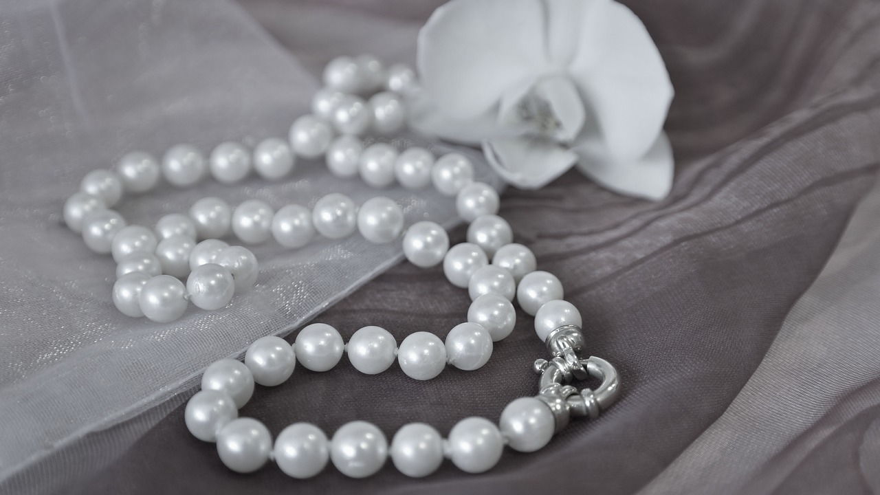 pearl necklace